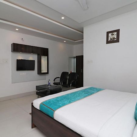 Oyo 8837 Hotel Surya Galaxy Канпур Екстер'єр фото