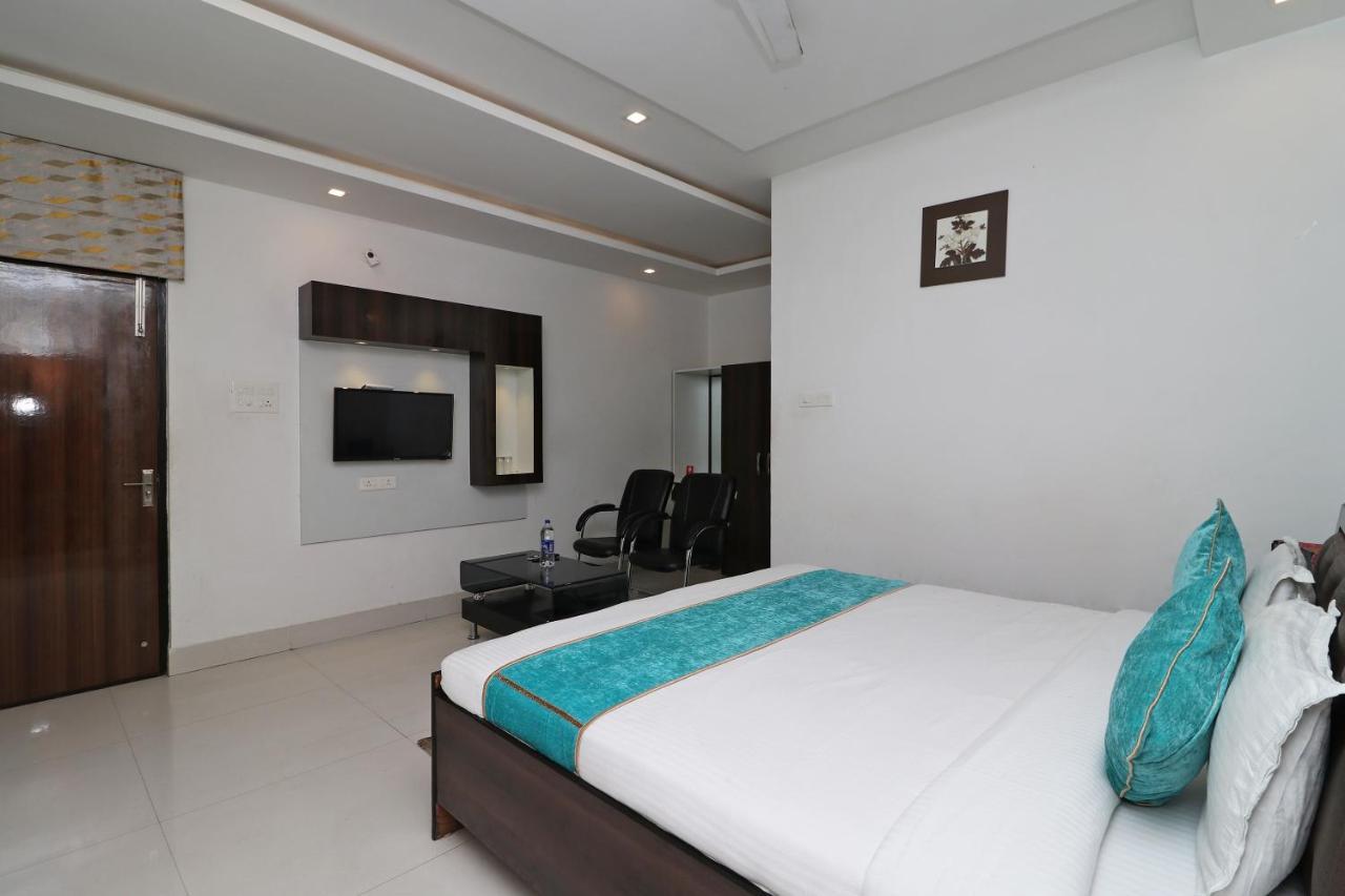 Oyo 8837 Hotel Surya Galaxy Канпур Екстер'єр фото
